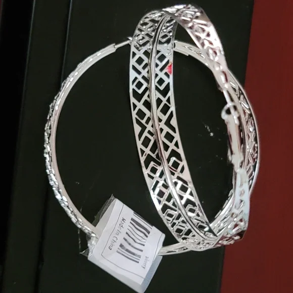 HOOP EARRINGS - Picture 6 of 12